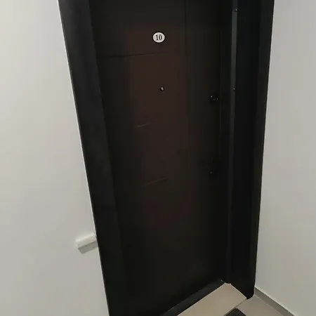 10 улица македония 33 Apartment *